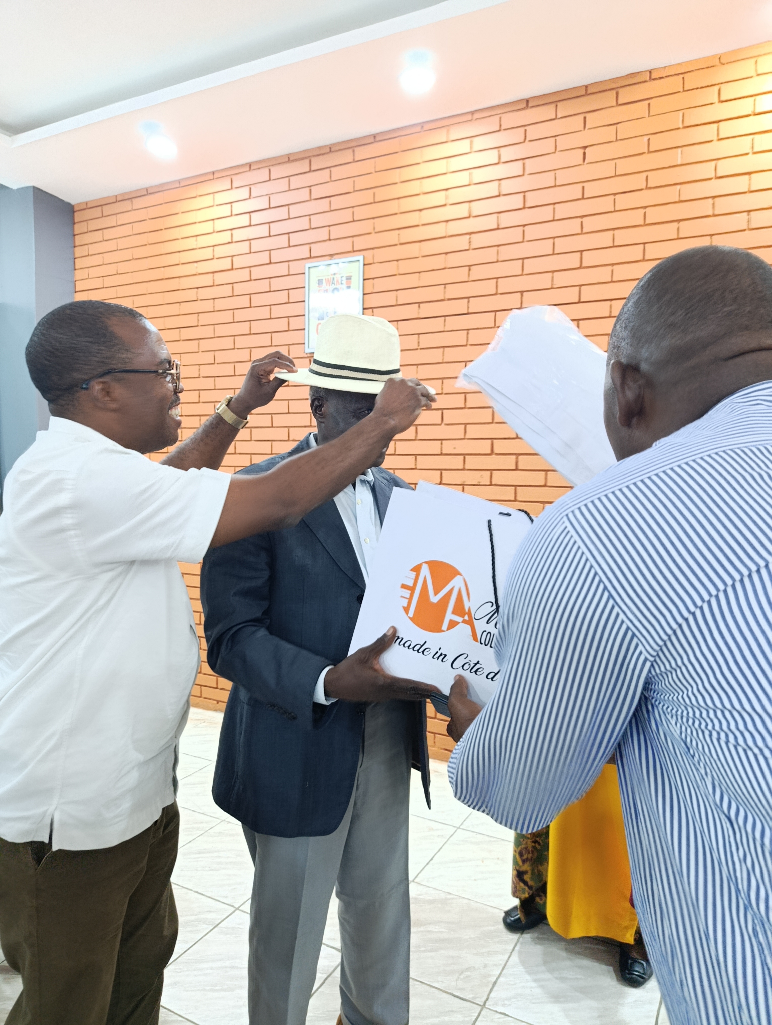 L'UP MARKETING REND HOMMAGE AU Dr. KOFFI AKA